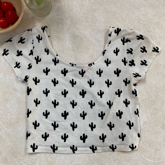 Forever 21 cactus crop top - Picture 1 of 3